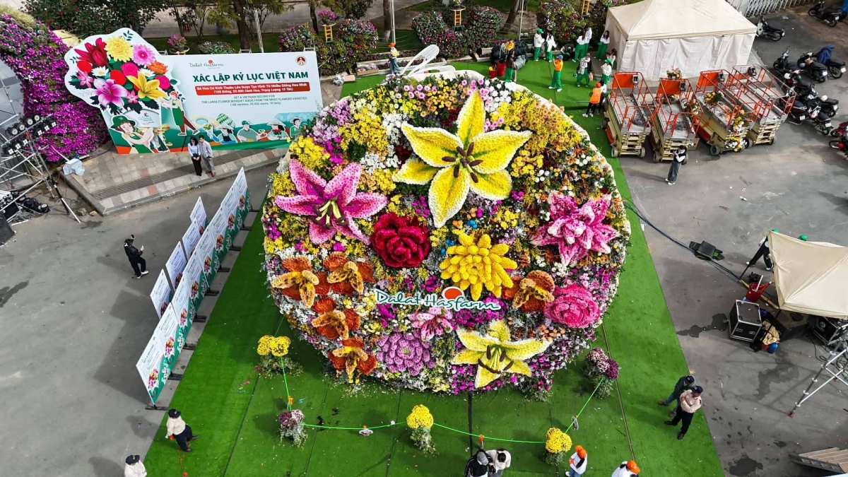 Vietnam’s record flower bouquet becomes a check-in highlight in Da Lat